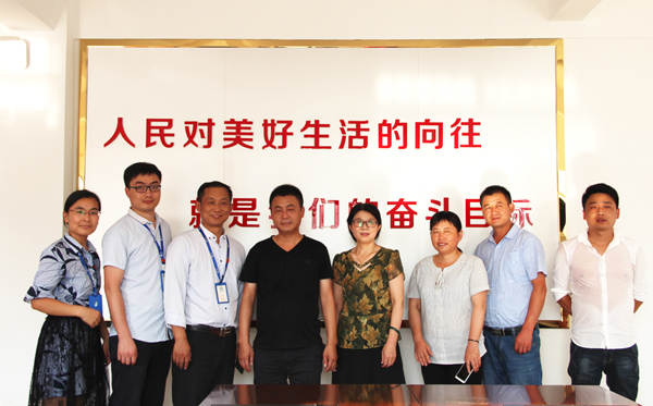 PA视讯集团官网看望慰问朱巷镇镇北村贫困群众