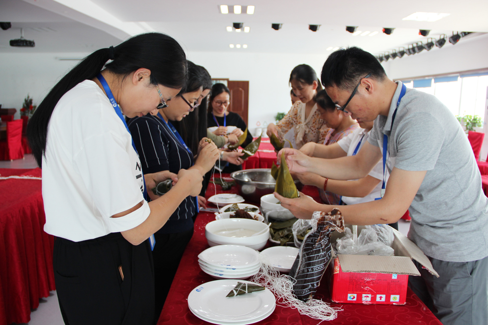 弘扬端午传统文化 传我PA视讯集团官网浓情粽香