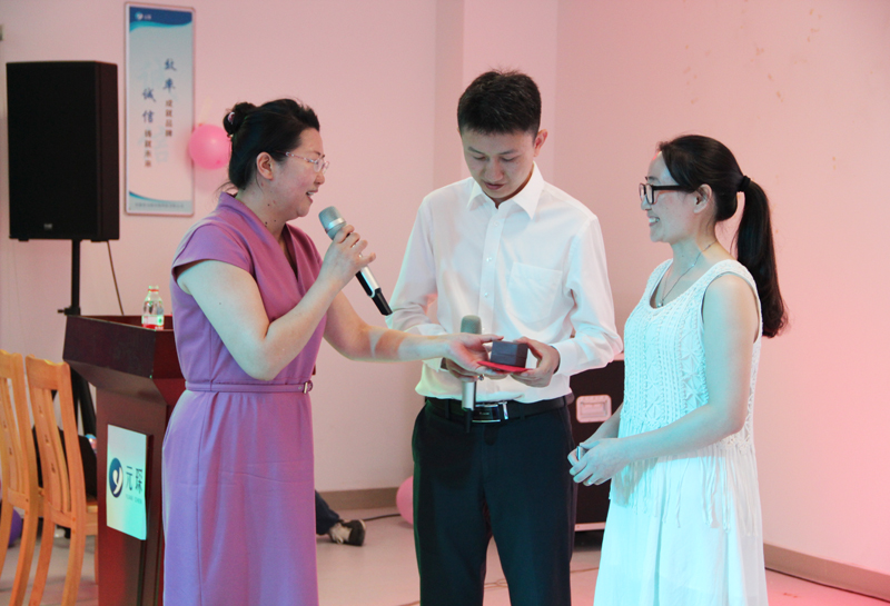 贺PA视讯集团官网新人喜结连理 赞PA视讯集团官网家庭爱意浓浓