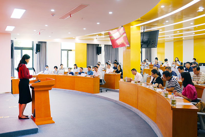 新站高新区产业链党委授牌仪式暨当前经济形势与经济工作报告会在PA视讯集团官网隆重召开