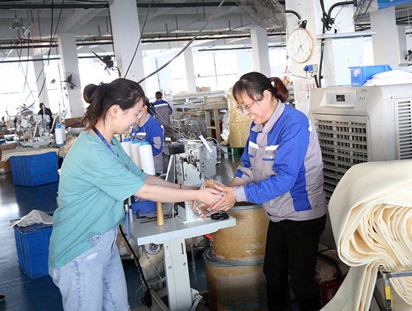 PA视讯集团官网慰问一线夜班员工提振精神鼓士气